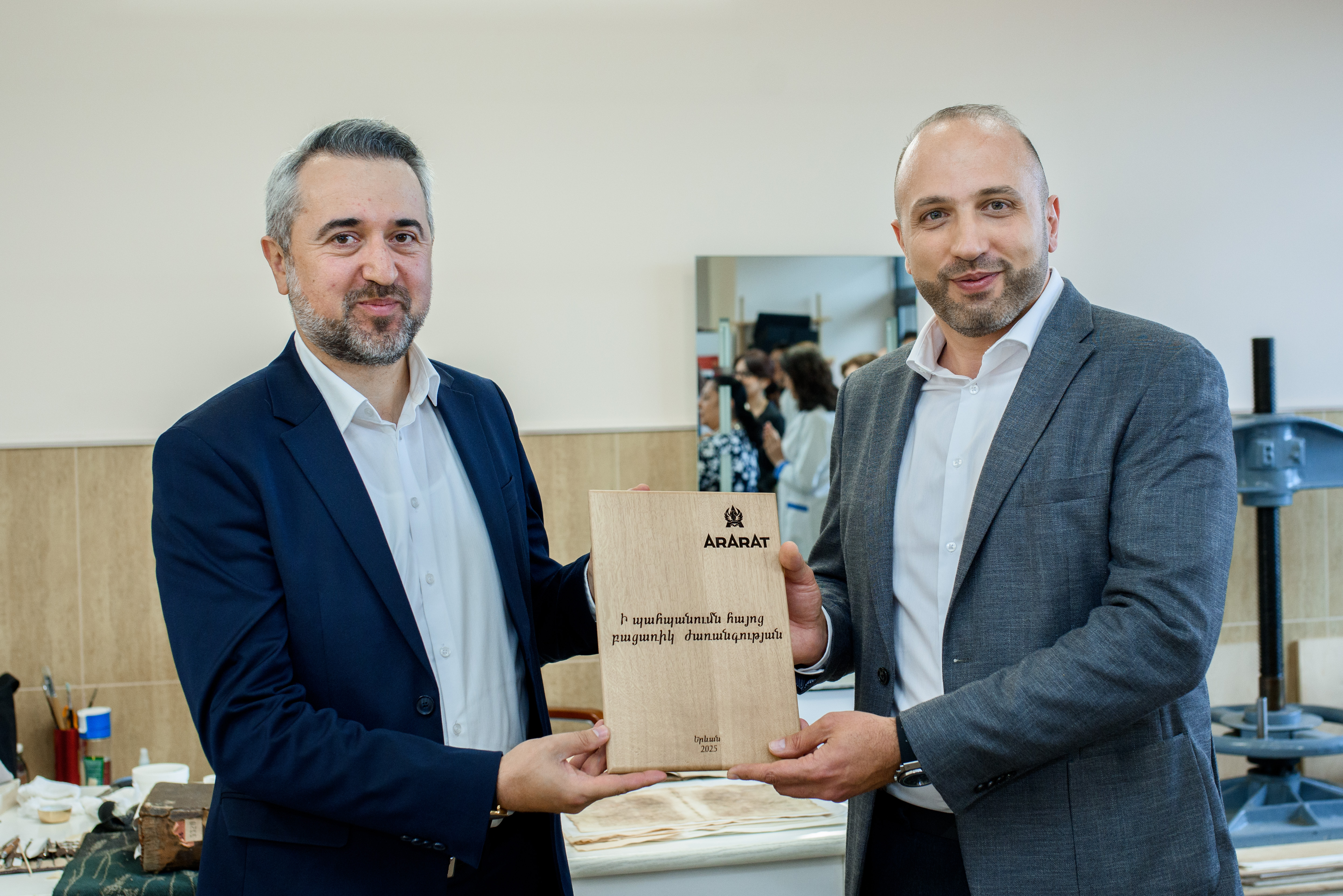 ARARAT հայկական կոնյակը աջակցում է գրավոր ժառանգության վերականգնմանը